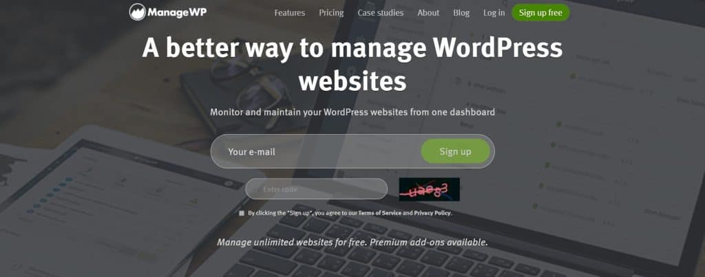 The ManageWP homepage directly lets you sign up and get into WordPress management straight away.